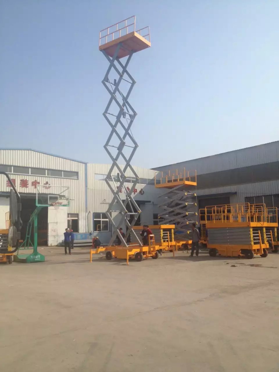 四輪移動式升降機 四輪移動式升降機