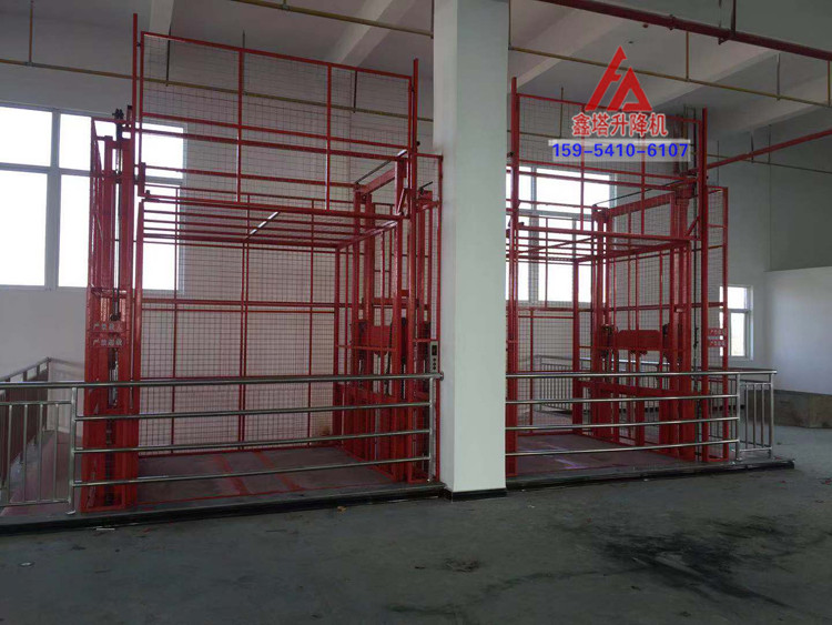 室內帶防網封閉的升降貨梯安裝現場 室內帶防網封閉的升降貨梯安裝現場